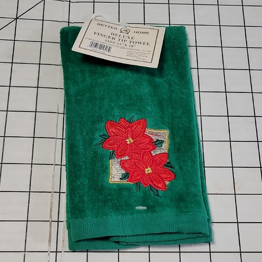 Green Finger‎ Tip Towel with Red Poinsettia Floral Design